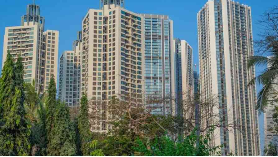 "1 BHK in Goregaon for ₹42,000?": Viral Reddit Post Fuels Debate on Mumbai’s Skyrocketing Rent