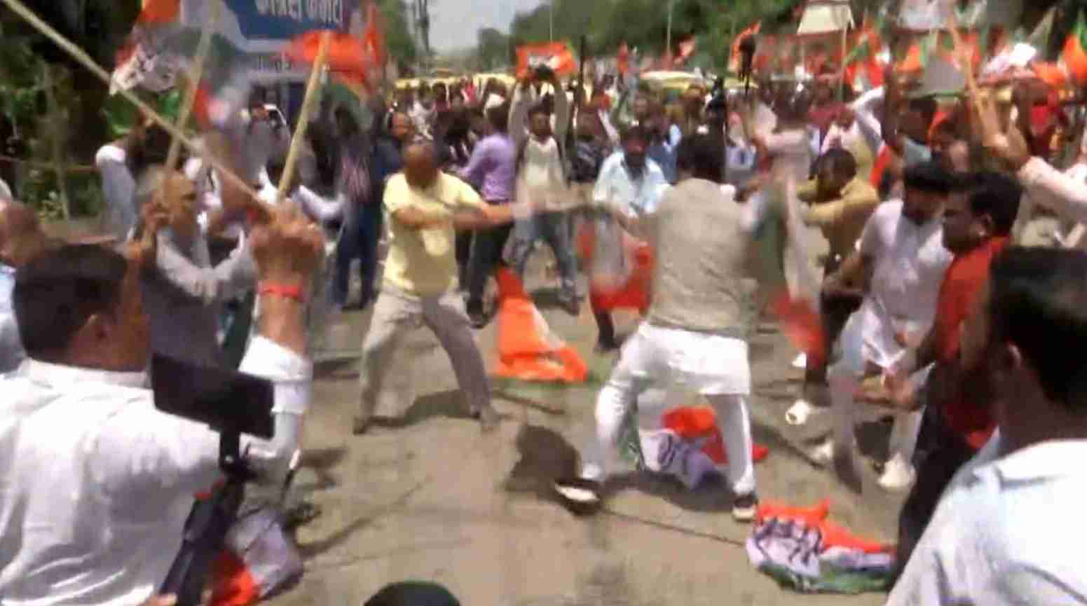 Video : Congress, BJP Workers Clash in Patna Over PM Modi Abuse Row