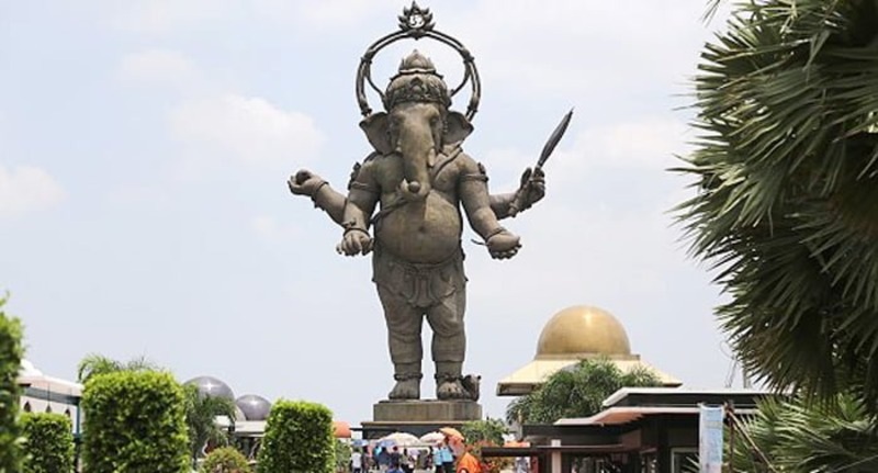 World’s Tallest Standing Lord Ganesha Statue Is Not in India, But in…