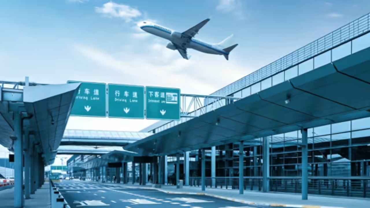 अब गंदे वॉशरूम और लंबी कतारों की सज़ा भुगतेंगे एयरपोर्ट्स!