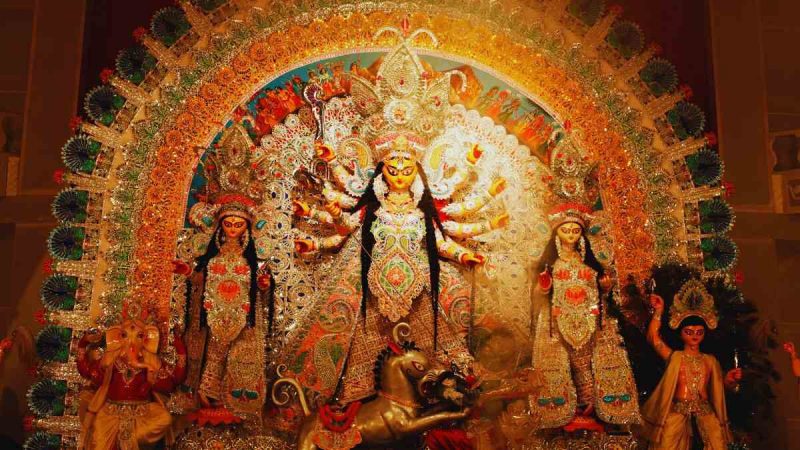 दुर्गा पूजा 2025: दुर्गा अष्टमी कब है? तारीख, समय, पूजा विधि और परंपराएँ