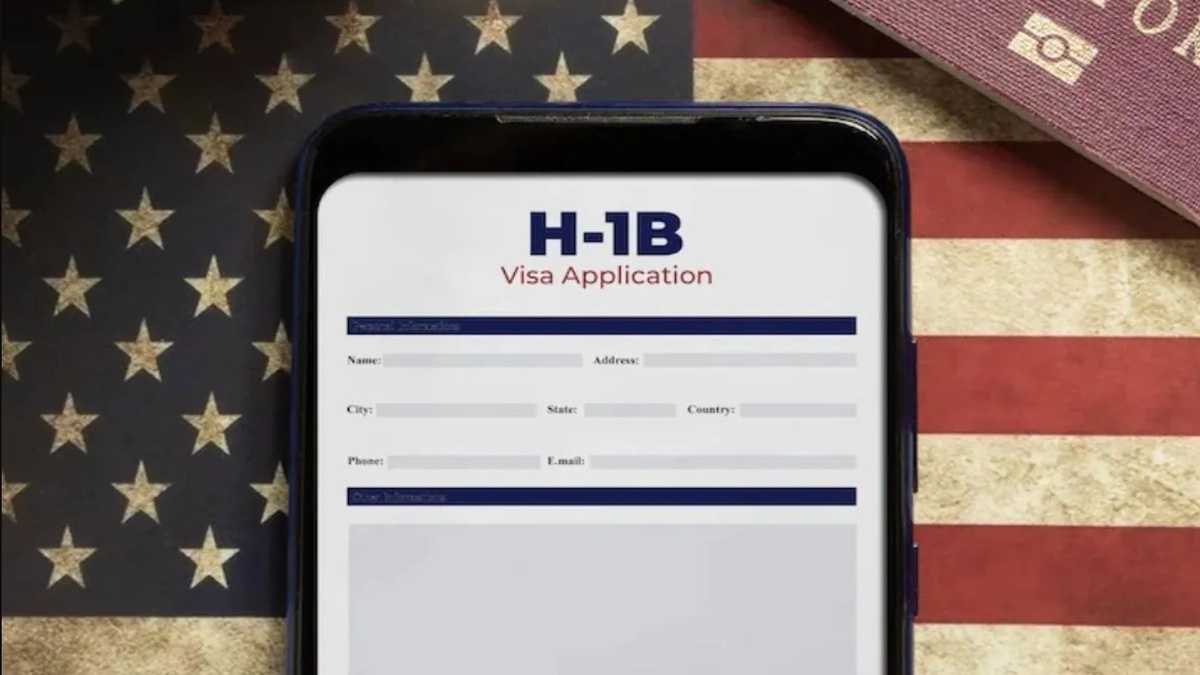Trump Imposes $100,000 Fee on H-1B Visas: Major Impact on Indian Tech Workers