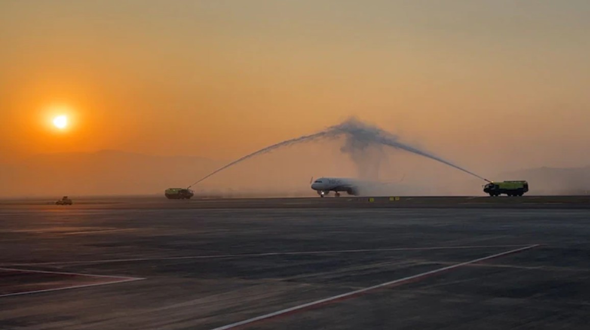 Water Salute Marks First Landing as Navi Mumbai International Airport Begins Commercial Flight Operations