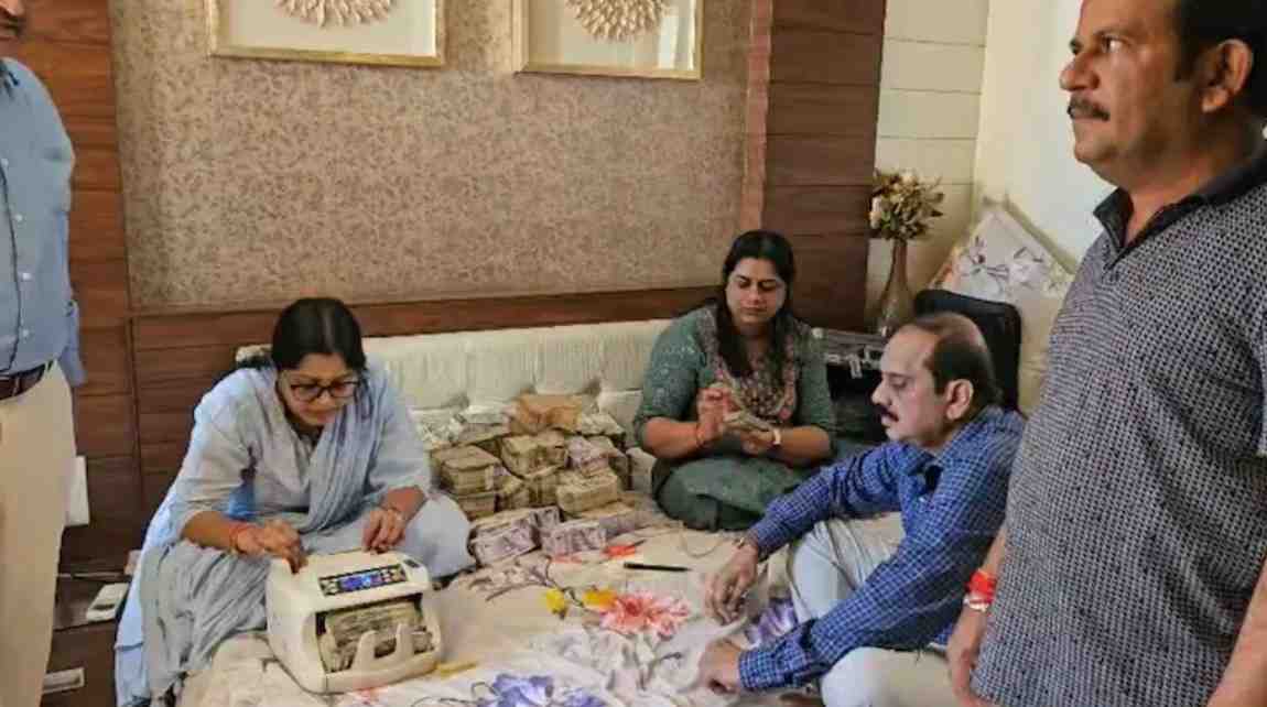 Rs 2 Crore Cash Found in Bengaluru During Lokayukta Raids on Government Official